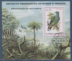 = Bloc S. Tomé E Principe Protection De La Nature Timbre Oblitéré 28.12.79 Oiseaux Et Forêt - Protection De L'environnement & Climat