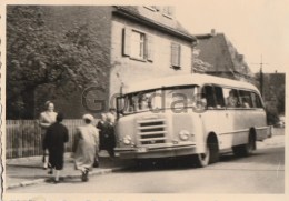 Delcampe - Germany - Kitzingen - Old Time Bus - Ford - Photo 100x70mm - Kitzingen