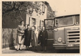 Delcampe - Germany - Kitzingen - Old Time Bus - Ford - Photo 100x70mm - Kitzingen