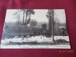 Delcampe - CPA - Landerneau - Séchoir Breton, Route De La Roche - Landerneau