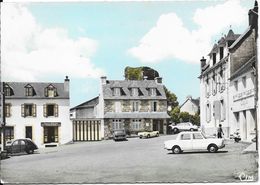 LA ROCHE-MAURICE - La Place Et L'Auberge Du Vieux Château - La Roche-Maurice