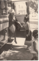 Photo D'une Dame Descendant D'un Autocar - Bus & Autocars