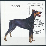 Delcampe - Bl. 227 Tansania Einwandfreie Erhaltung Mit ET-Stempel - Dar Es Salaam - Dobermann Pinscher - Hunde