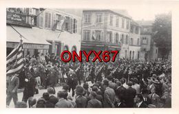 Delcampe - Carte Photo SELESTAT (Bas-Rhin)  Défilé CORSO FLEUR-Musique-Hôtel De La Marne-Restaurant G.WOEHRLE Photo Lemblé - Selestat