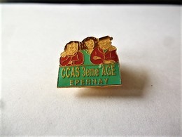 Delcampe - PINS  CCAS 3ème AGE EPERNAY 51 MARNE / 33NAT - Administrations