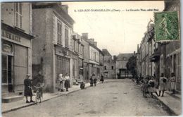 18 - Les AIX D'ANGILLON --  La Grande Rue - Les Aix-d'Angillon