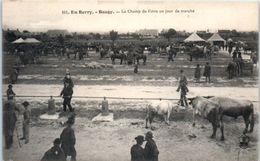 18 - BAUGY -- Le Champ De Foire Un Jour De Marché - Baugy