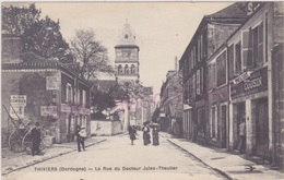 Delcampe - THIVIERS  La Rue Du Docteur Jules Theulier - Thiviers
