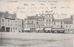 Delcampe - LAIGLE - ( 61 ) - Place De La Halle - L'Aigle