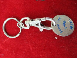 Porte-clés Publicitaire à Mousqueton/Associatif/ Jeune Cité/ 30 Ans /Bronze Nickelé/ 1995   POC348 - Key-rings