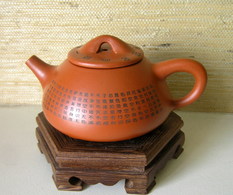 OLD CHINESE YIXING ZISHA CALLIGRAPHY CLAY TEAPOT - Asian Art