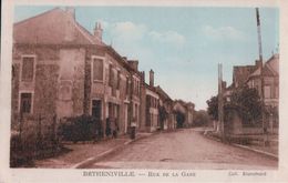 Delcampe - BETHENIVILLE Rue De La Gare (1953) - Bétheniville