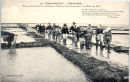 Delcampe - 17 - MARENNES -- Retour Des Pêcheurs Et Pêcheuse D'Huitres - Marennes