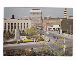 Belle CPM Coul. Kitchener (Ontario, Canada), War Memorial, 1977 - Kitchener