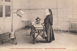 Delcampe - (CPA 61) SÉES /  Institut Orthopédique Providence - Séance De Rayons Ultra-violets - - Sees