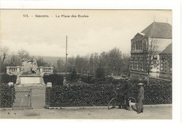 Delcampe - Carte Postale Ancienne Sancerre - La Place Des Ecoles - Sancerre