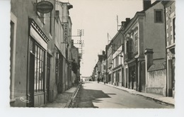 Delcampe - CHEMILLÉ - La Rue Nationale (1952) - Chemille