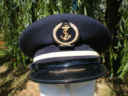 Delcampe - ANCIENNE CASQUETTE MARINE NATIONALE OFFICIER MARINIER Coiffe Bleue - Copricapi
