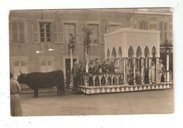 Carte Photo 18 LA GUERCHE Sur L'AUBOIS Cavalcade Char Avec Un Boeuf Char Egyptien Hommes Costumés - La Guerche Sur L'Aubois