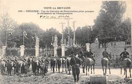 22-TREGUIER- VUE DU CALVAIRE DE PROTECTION PRISE PENDANT LA CEREMONIE DE L'INAUGURATION - Tréguier