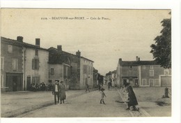 Carte Postale Ancienne Beauvoir Sur Niort - Coin De Place - Beauvoir Sur Niort