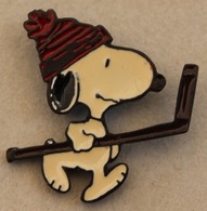 SNOOPY AVEC UNE CANNE - CROSSE -  DE HOCKEY - BONNET -     (20) - Celebrities