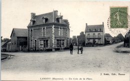 53 - LANDIVY --  Un Coin De La Place - Landivy