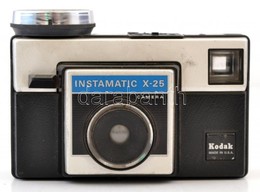 Kodak Instamatic X-25 Filmes Fényképez?gép, Eredeti Tokjában, 126-os Filmkazettával, Kissé Viseltes állapotban / Vintage - Appareils Photo