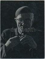 Cca 1938 Korschelt Miklós (1900-1982): Pipázós Portré, Jelzés Nélküli Vintage Fotóm?vészeti Alkotás A Szerz? Hagyatékábó - Other & Unclassified