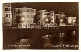 T2 Besztercebánya, Banská Bystrica; Garam Part Este / Hronské Nábrezie / Night At The Hron River Side - Sin Clasificación