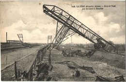 T2/T3 La Fére, Dévastée (Aisne), Grue Et Pont Sur Le Canal á Beautor / The Devastated La Fére, Crane And Bridge On The B - Non Classés