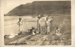 ** T2 Fürd?z? Rutén (ruszin) Gyerekek / Ruthenian Children By The River, Folklore, Photo (non PC) - Non Classificati