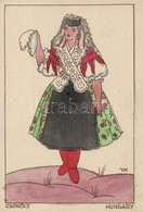 ** T1 1935 Csököly. Magyar Népviselet / Hungarian Folklore Art Postcard S: Holló M. - Non Classés