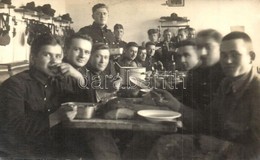 * T2/T3 Budapesti Laktanya étkezdéje Katonákkal / Hungarian Military Barracks Interior, Dining Room With Soldiers. Livia - Non Classificati