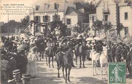 29-PONT-AVEN- LE PARDON DES FLEURS D'AJONCS , LE COURONNEMENT DE LA REINE DES FLEURS D'AJONCS L'ESCORTE DES CHEVALIERS . - Pont Aven