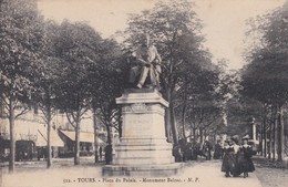 CS /  Monument De BALZAC. Place Du Palais .   Tours (37) Animée - Autres & Non Classés