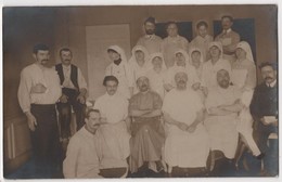 Carte Photo Hôpital Opération Chirurgien Médecin Docteur Infirmières Internes Bloc Opératoire Lieu à Identifier - Sonstige & Ohne Zuordnung