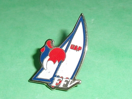 Pin's / Voile  : Uap , F F V   TB1Y - Voile