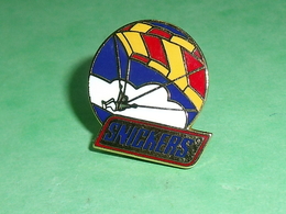 Pin's / Parachutisme  : Snickers  TB1Z - Parachutting