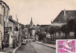 71-CHAROLLES- PLACE DU PALAIS DE JUSTICE ( VOIR POMPES A ESSENCE ) - Charolles