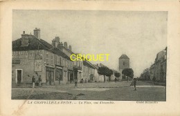 77 La Chapelle La Reine, La Place, Vue D'ensemble, La Personne Qui écrit La Carte Est Présente Sur La Photo - La Chapelle La Reine