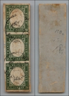 20242 ANTICHI STATI - SARDEGNA - 1863 - Striscia Di Tre Del 5 Cent Verde (13Ea) Su Frammento (125) - Autres & Non Classés