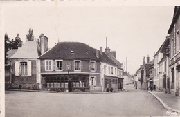 58. SAINT AMAND EN PUISAYE. CAFE DU CENTRE ROUTE DE COSNE. ANNÉE 1952 - Saint-Amand-en-Puisaye