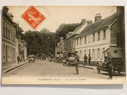 C.P.A. 27 BEAUMESNIL : La Rue Du Château,  Animé, Voitures, Timbre En 1918 - Beaumesnil