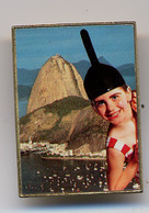 {07213} Pin's " Kodak "            " En Baisse " - Fotografía