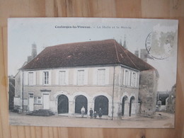 Coulanges La Vineuse - La Halle Et Le Mairie - Coulanges La Vineuse