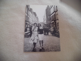 UNE EPAULE ...RUE DE NANTES - Doisneau