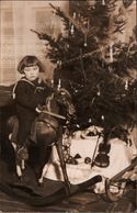 ! Fotokarte, Photo, Mädchen Im Matrosenanzug Auf Schaukelpferd, Weihnachtsbaum, Violine. Weihnachten, Christmas, Noel - Andere & Zonder Classificatie