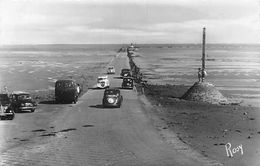 Ile De Noirmoutier   85   Passage Du Gois   . Automobiles  Juvaquatre  ??? 10x15   (voir Scan) - Ile De Noirmoutier