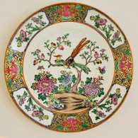 Kínai Porcelán Tányér, Kézzel Festett, Jelzett, Apró Kopásokkal, D: 25,5 Cm - Other & Unclassified
